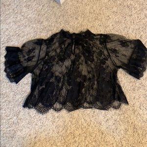 FOREVER 21 Cropped lace shirt
